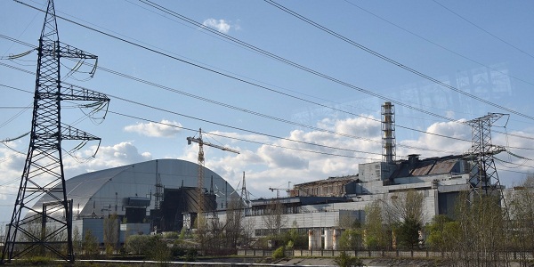 Le dôme de protection de Tchernobyl entame sa mise en place