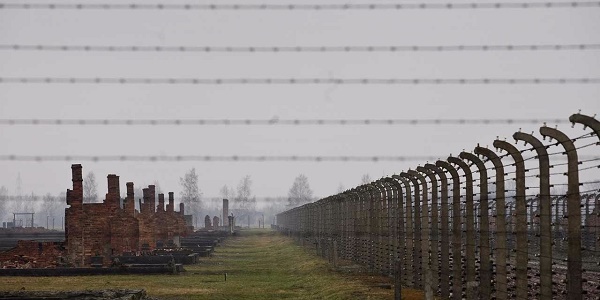 Le pape François à Auschwitz : "C`est un beau symbole"