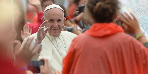 Le pape exhorte les Polonais à accueillir des réfugiés