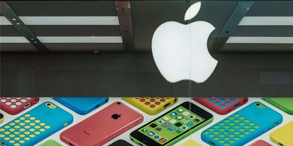 Le patron d`Apple reconnaît que l`iPhone est cher