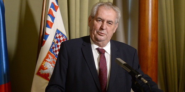 Le président tchèque Zeman réitère son refus d`accueillir des "migrants musulmans"