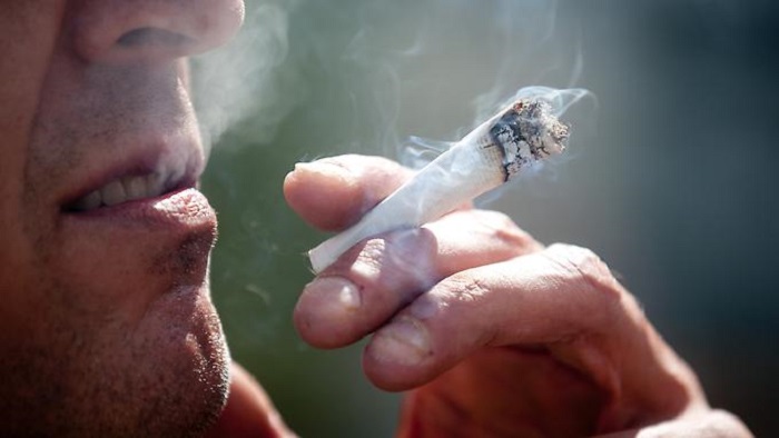 Jugendliche rauchen und trinken weniger