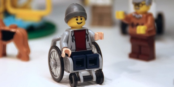 Lego dévoile sa première figurine handicapée