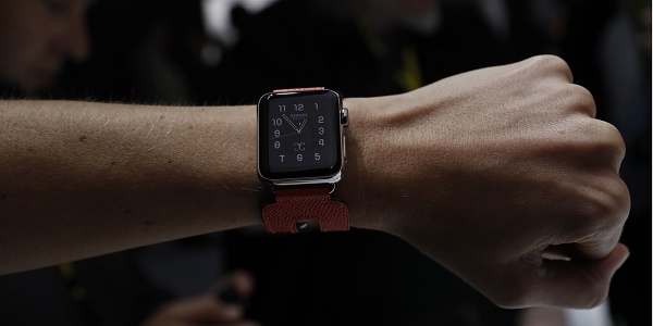 Les ministres britanniques n`ont plus le droit de porter d`Apple Watch en conseil des ministres