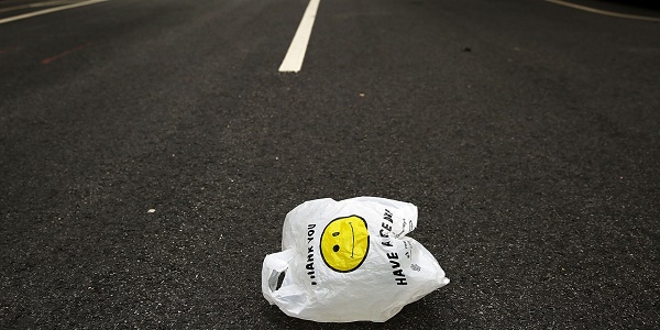 Les sacs plastique et papier jetables, bientôt payants à New York ?