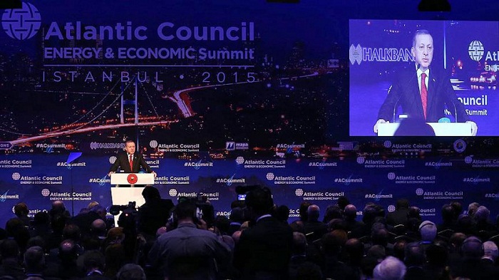 Le Sommet du Conseil Atlantique sur l`énergie et l`économie poursuit ses travaux