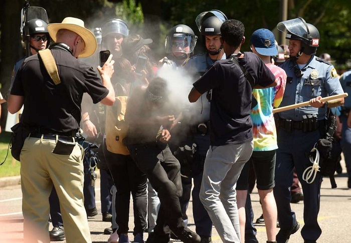 Cinco detenidos y cuatro policías heridos en protestas en Hamburgo