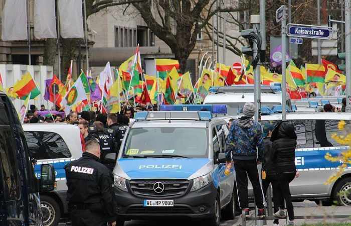 Manifestations en Allemagne: Un traitement à deux vitesses