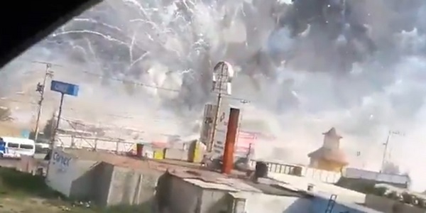 Mexique: l`explosion d`un marché de feux d`artifice fait au moins 29 morts