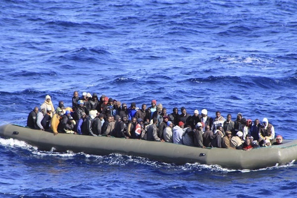 Migrants : l`Italie se mobilise pour sauver le frère du `petit héros de Lampedusa`