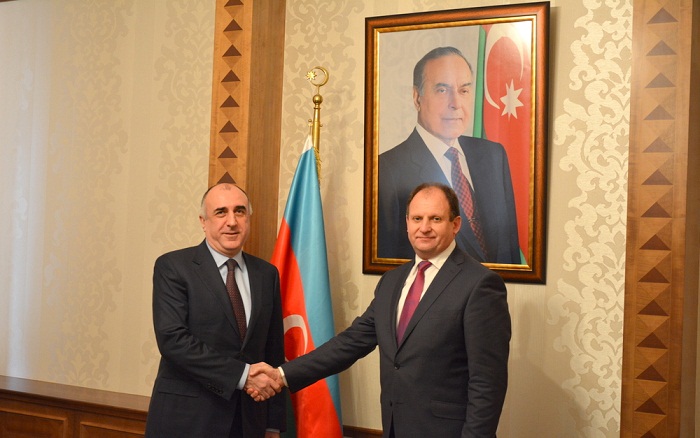 Moldovan ambassador presents copy of credentials to Azerbaijani FM