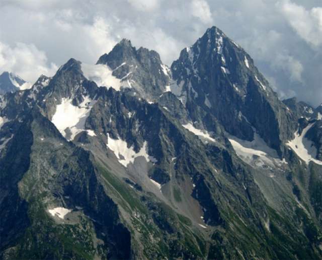 Three die in Peru during ascent of mountain
