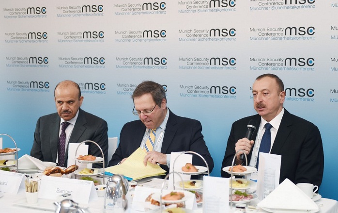 Le président Ilham Aliyev a participé à une table ronde au sujet de la politique énergétique à Munich - PHOTOS 