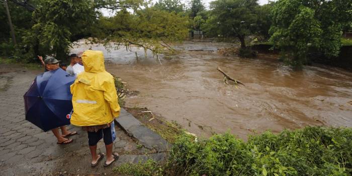 Nate se transforme en ouragan à l'approche des États-Unis