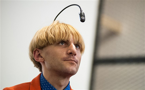 Neil Harbisson: The man who hears colour - V?DEO