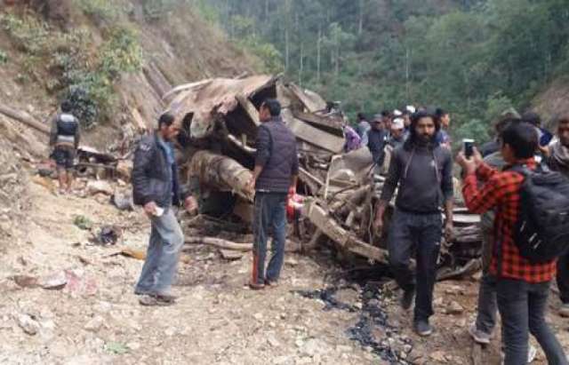 Au moins 24 morts dans un accident d'autocar au Népal