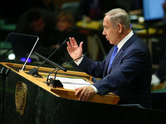 Dans un fougueux discours à l’ONU, Netanyahu invite Abbas à la Knesset d’Israël 