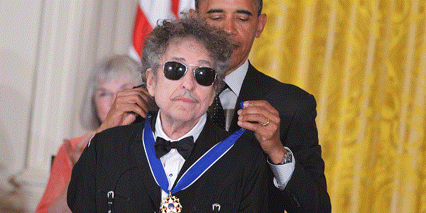 Obama félicite Bob Dylan, "un de mes poètes préférés"