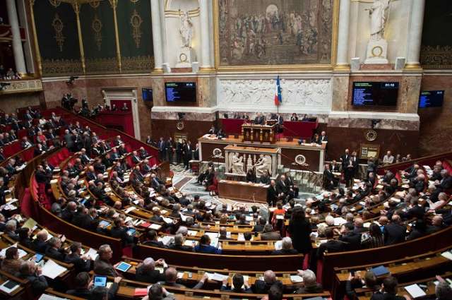  Gouvernement français présente un texte du projet de loi criminalisant la négation du "génocide" arménien