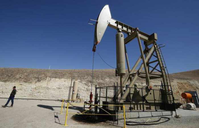 Pétrole: les pays producteurs "pourraient être amenés" à reconduire la réduction de l'offre