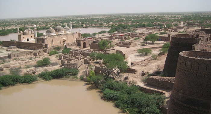 Pakistan: une fille de sept ans porte plainte contre le gouvernement