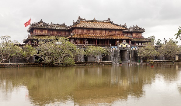 Le centre du Vietnam sous les eaux, 24 morts