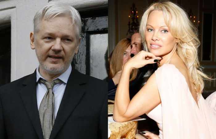 Pamela Anderson confie son «amour» pour Julian Assange