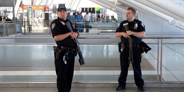 Panique à l`aéroport de New York après une fausse alerte