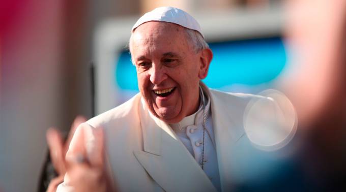 El Papa visita zonas golpeadas por terremoto en el centro de Italia