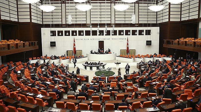 Turquie: le Parlement approuve le renforcement des pouvoirs d’Erdogan