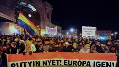 Two thousand Hungarians protest in Budapest on eve of Putin visit