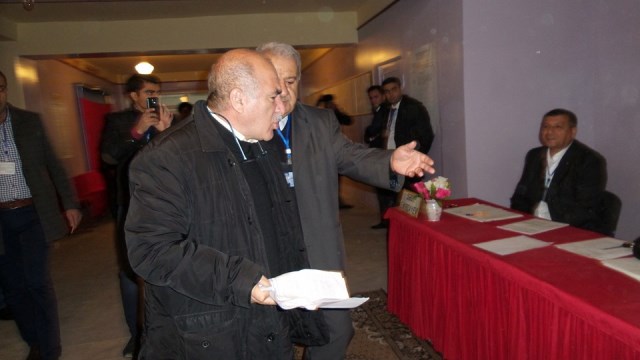 Pənah Hüseyn seçki məntəqəsinə hücum etdi - FOTOLAR