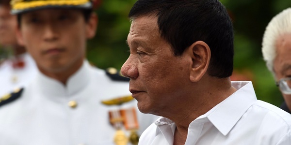 Philippines : Duterte promet de "tuer plus" de toxicomanes