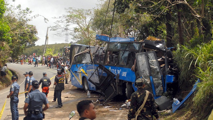 Accident d`autocar aux Philippines: au moins 14 morts et de nombreux blessés