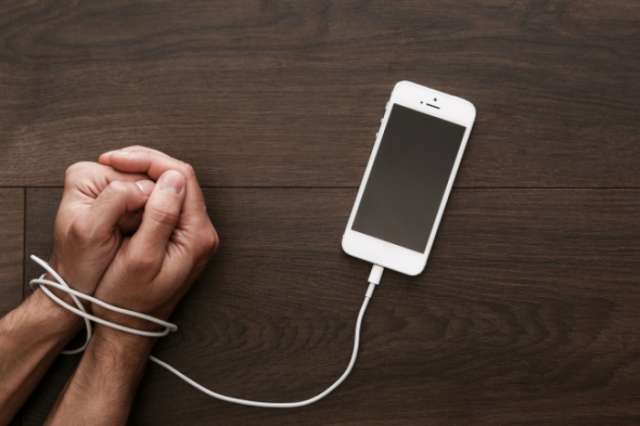 5 ways to stop your phone addiction, according to research