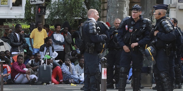Plus de 800 migrants évacués de campements dans le nord de Paris