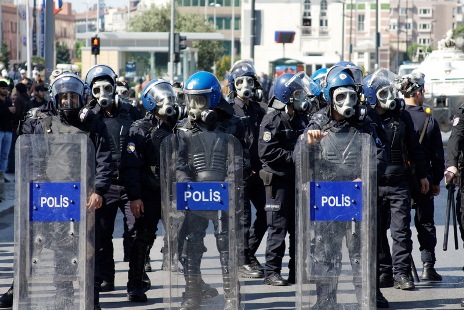 Türkiyədə etirazlara görə 6 polis intihar etdi