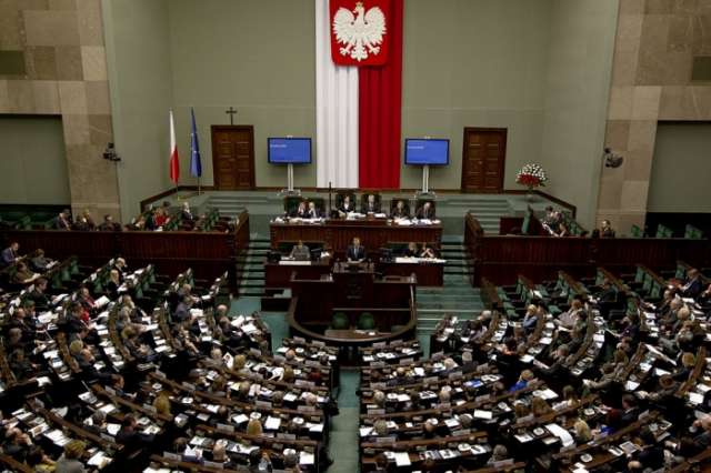 Polish parliament debates bill critics say undermines judiciary
