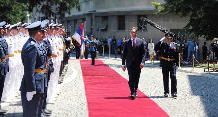 Le Président serbe Aleksandar Vucic prête serment