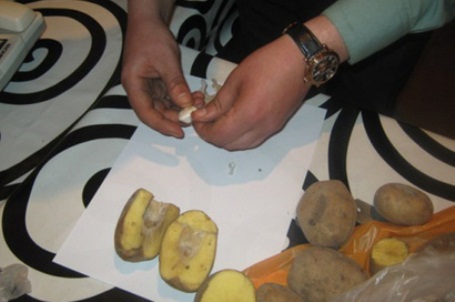 Kartofun içindən heroin çıxdı - FOTO