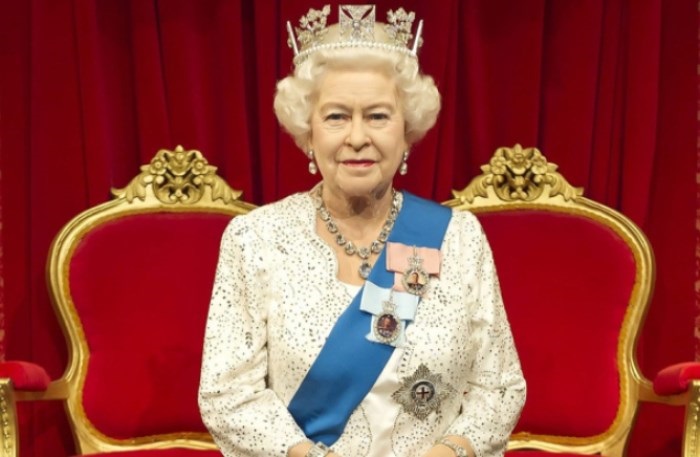     Grande-Bretagne:   La reine Elizabeth II approuve la sortie de l