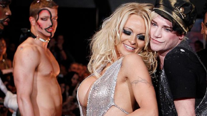 Pamela Anderson auf neuer Mission
