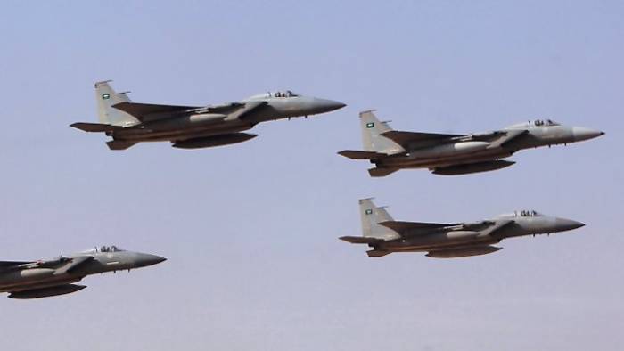 Saudi-Arabien bombardiert den Jemen
