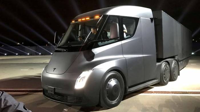 Tesla will jetzt auch LKW und Roadster bauen