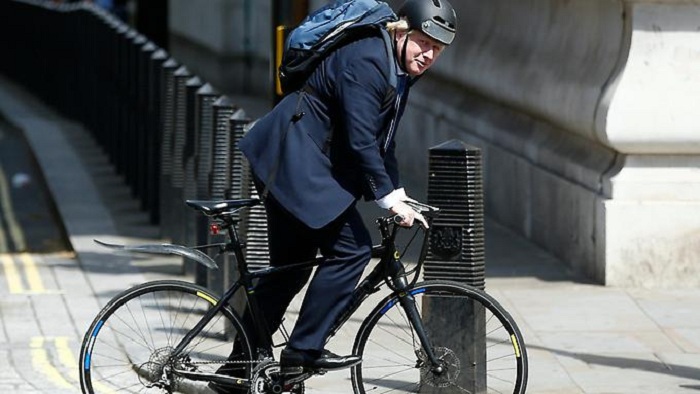 Großbritannien ist raus, Johnson wieder drin