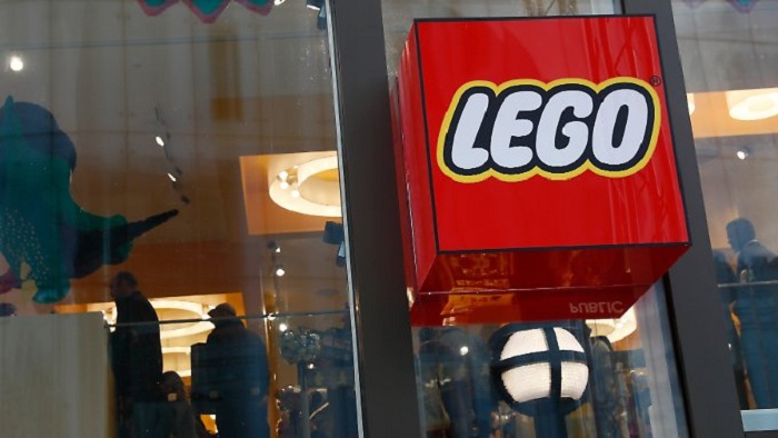 Lego greift Facebook an