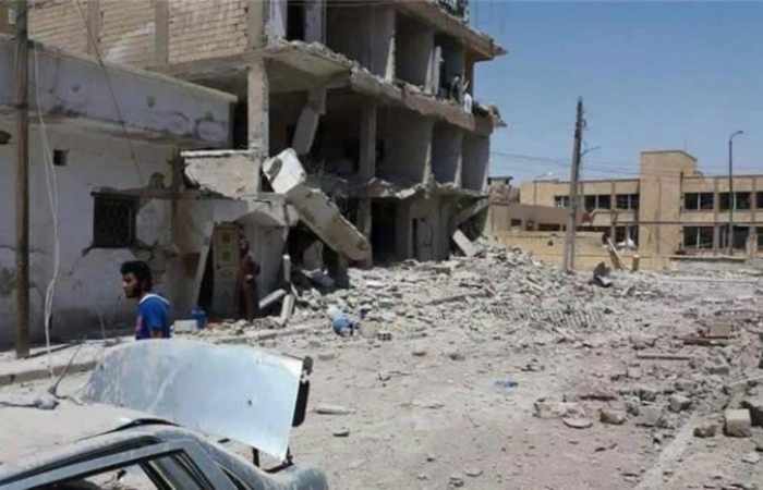 Air strike kills more than 30 near Raqqa, Syrian Observatory says
