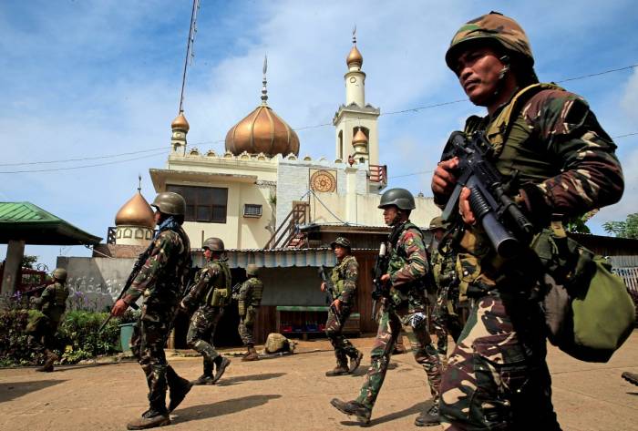 Philippinen: IS-Anhänger nehmen Stadt ein, Duterte verhängt Kriegsrecht