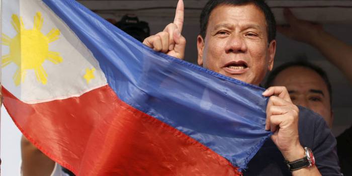 Le Philippin Duterte qualifie le Nord-Coréen Kim de "maniaque"