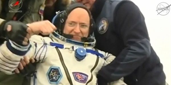 Scott Kelly et Mikhaïl Kornienko de retour sur Terre après 340 jours dans l`ISS